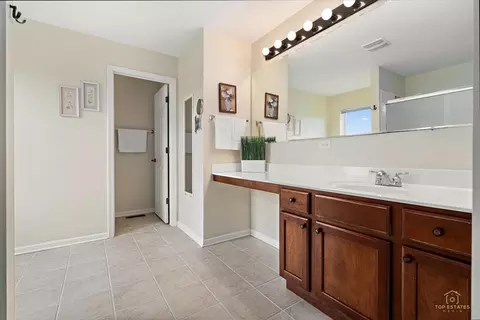 Bath - 3051 Bridgeham St, Elgin, IL 60124 photo 1 of 2