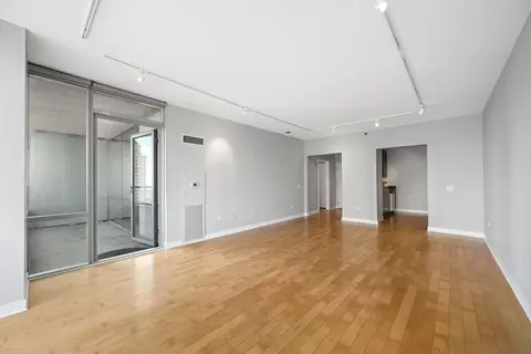 Living - 8 E Randolph St #3202, Chicago, IL 60601 photo 6 of 7
