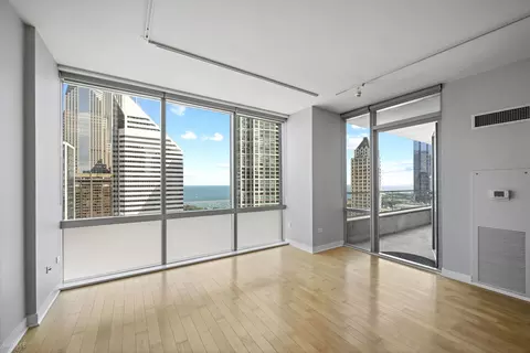 Living - 8 E Randolph St #3202, Chicago, IL 60601 photo 5 of 7