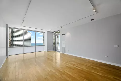 Living - 8 E Randolph St #3202, Chicago, IL 60601 photo 4 of 7