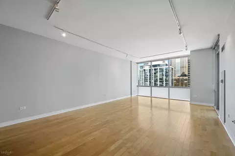 Living - 8 E Randolph St #3202, Chicago, IL 60601 photo 2 of 7