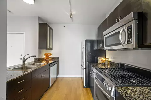 Kitchen - 8 E Randolph St #3202, Chicago, IL 60601 photo 2 of 2