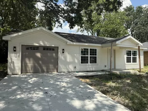 1106 Mitchem Dr, Urbana, IL 61801