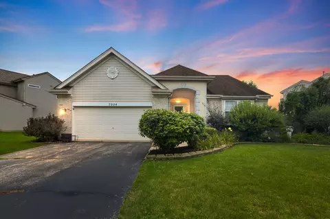 7004 Nathan Ln, Carpentersville, IL 60110