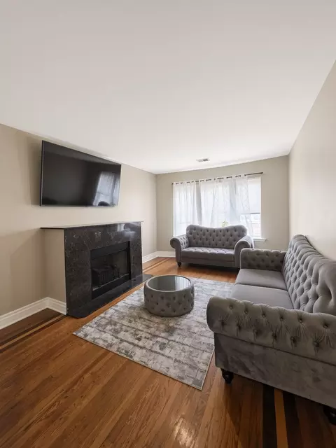 48 N Menard Ave #B-3, Chicago, IL 60644