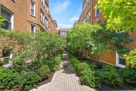 536 W Belmont Ave #2S, Chicago, IL 60657