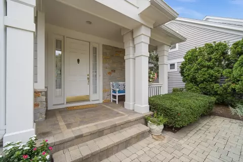 Exterior - 7 Dunhill Ln, North Barrington, IL 60010 photo 2 of 10