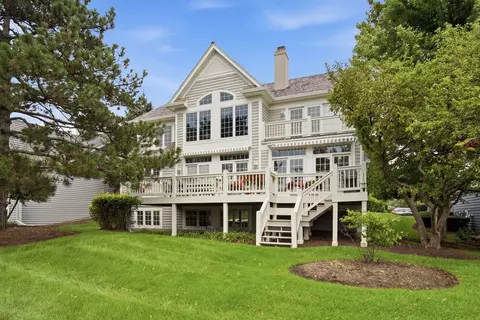 Exterior - 7 Dunhill Ln, North Barrington, IL 60010 photo 9 of 10