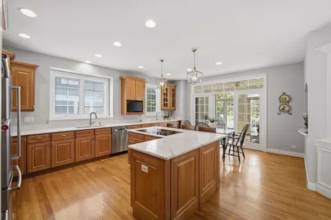 Kitchen - 7 Dunhill Ln, North Barrington, IL 60010 photo 2 of 5