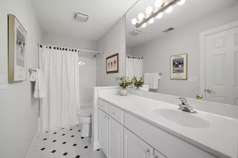 Bath - 7 Dunhill Ln, North Barrington, IL 60010 photo 2 of 6