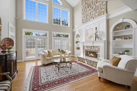 Living - 7 Dunhill Ln, North Barrington, IL 60010 photo 2 of 7