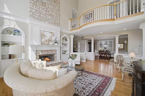 Living - 7 Dunhill Ln, North Barrington, IL 60010 photo 3 of 7