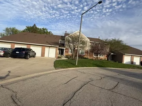 107 Autumn Ct #107, Buffalo Grove, IL 60089