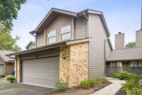 8009 Wildwood Ln, Darien, IL 60561