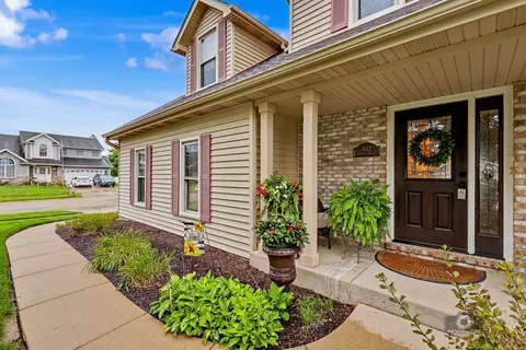 Exterior - 1613 Chestnut Hill Rd, Plainfield, IL 60586 photo 2 of 6
