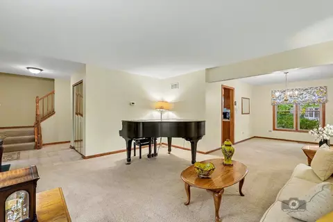Living - 1613 Chestnut Hill Rd, Plainfield, IL 60586 photo 2 of 3