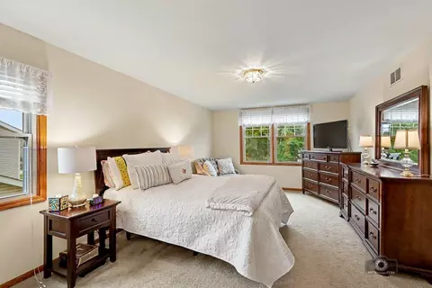 Bedroom - 1613 Chestnut Hill Rd, Plainfield, IL 60586 photo 2 of 2