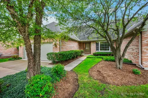 836 Wedgewood Dr, Crystal Lake, IL 60014