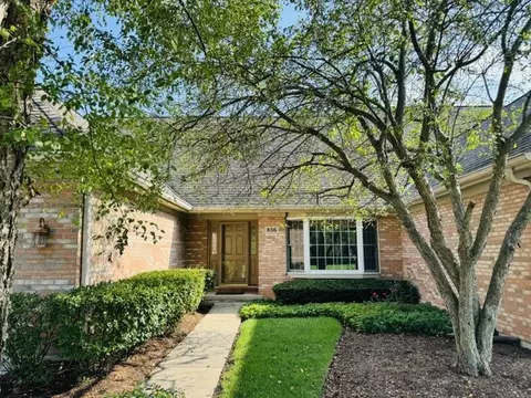 836 Wedgewood Dr, Crystal Lake, IL 60014