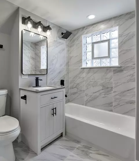 Bath - 8914 S Normal Ave, Chicago, IL 60620 photo 2 of 3