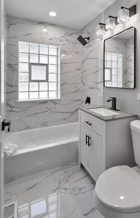 Bath - 8914 S Normal Ave, Chicago, IL 60620 photo 1 of 3
