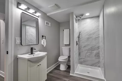 Bath - 8914 S Normal Ave, Chicago, IL 60620 photo 3 of 3