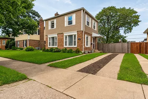 744 Manchester Ave, Westchester, IL 60154