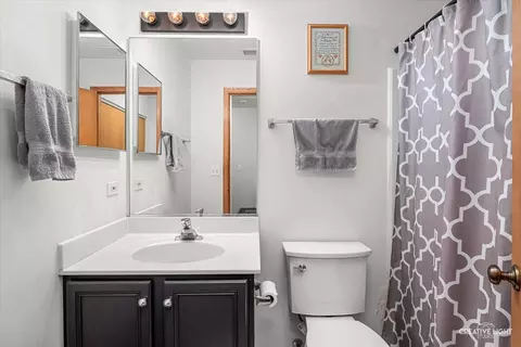 Bath - 2704 Crested Butte Trl, Plainfield, IL 60586 photo 3 of 3
