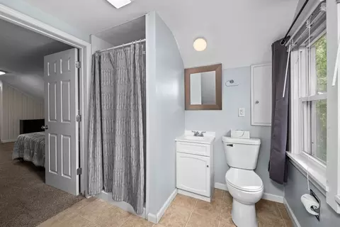 Bath - 2324 15th Ave, Moline, IL 61265 photo 2 of 3