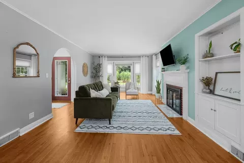 Living - 2324 15th Ave, Moline, IL 61265 photo 2 of 6