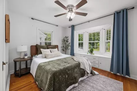 Bedroom - 2324 15th Ave, Moline, IL 61265 photo 4 of 8