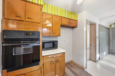 Kitchen - 14545 Laporte Ave, Midlothian, IL 60445 photo 2 of 5