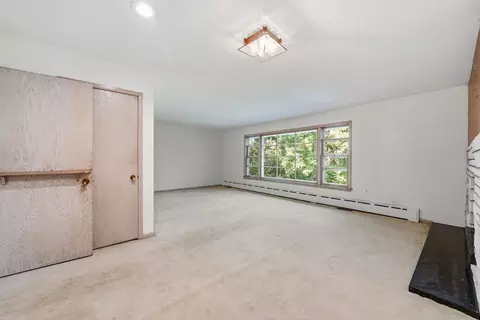 Living - 14545 Laporte Ave, Midlothian, IL 60445 photo 2 of 2