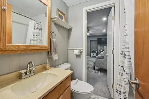 Bath - 607 Wallace Ave, Morris, IL 60450 photo 2 of 3