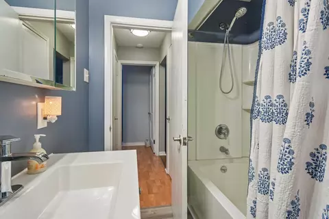 Bath - 607 Wallace Ave, Morris, IL 60450 photo 1 of 3