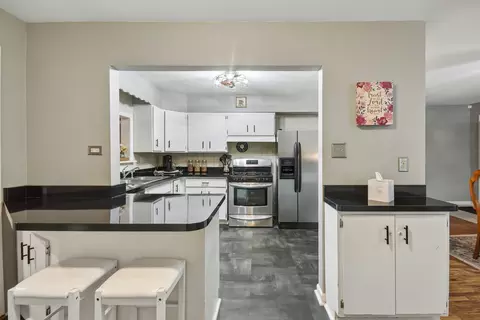 Kitchen - 607 Wallace Ave, Morris, IL 60450 photo 2 of 5