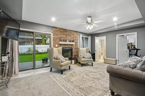 Living - 607 Wallace Ave, Morris, IL 60450 photo 1 of 1