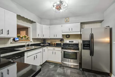 Kitchen - 607 Wallace Ave, Morris, IL 60450 photo 3 of 5