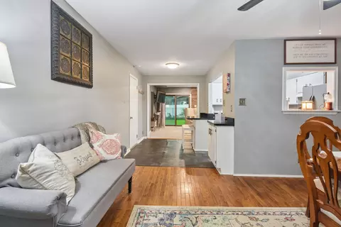 Entry Way - 607 Wallace Ave, Morris, IL 60450 photo 1 of 1