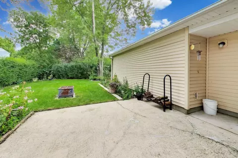 Exterior - 4500 Sundance Ct, Hoffman Estates, IL 60192 photo 9 of 12