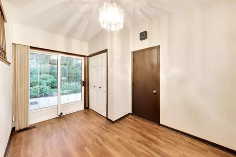 Entry Way - 4500 Sundance Ct, Hoffman Estates, IL 60192 photo 1 of 3