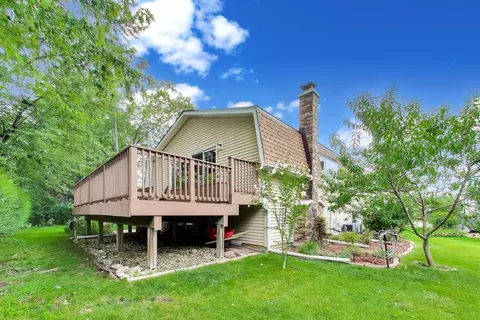 Exterior - 4500 Sundance Ct, Hoffman Estates, IL 60192 photo 7 of 12