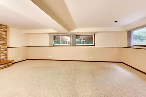 Living - 4500 Sundance Ct, Hoffman Estates, IL 60192 photo 5 of 6
