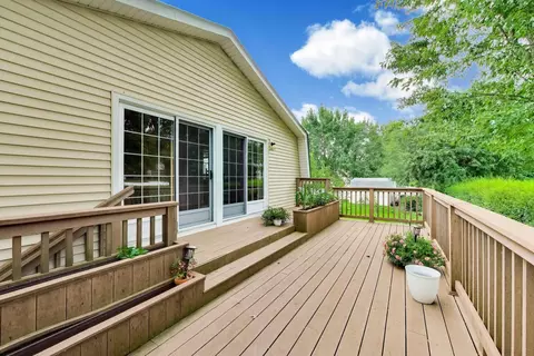 Exterior - 4500 Sundance Ct, Hoffman Estates, IL 60192 photo 4 of 12