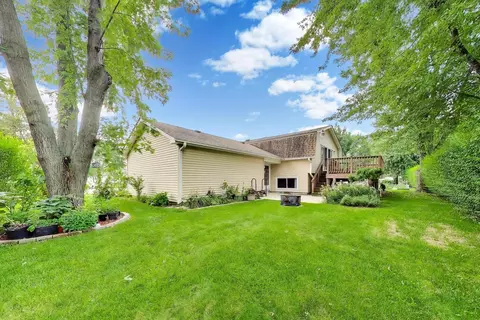 Exterior - 4500 Sundance Ct, Hoffman Estates, IL 60192 photo 12 of 12