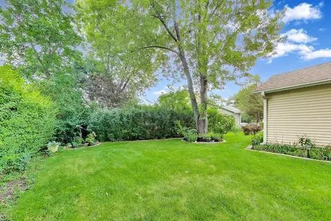 Exterior - 4500 Sundance Ct, Hoffman Estates, IL 60192 photo 11 of 12