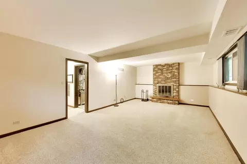Living - 4500 Sundance Ct, Hoffman Estates, IL 60192 photo 6 of 6