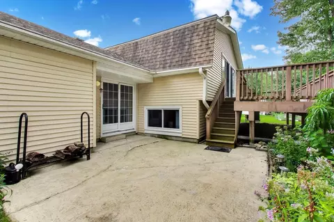 Exterior - 4500 Sundance Ct, Hoffman Estates, IL 60192 photo 10 of 12