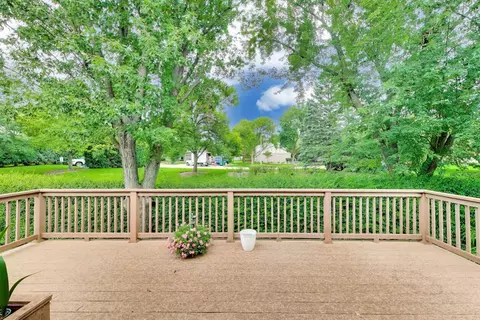 Exterior - 4500 Sundance Ct, Hoffman Estates, IL 60192 photo 3 of 12
