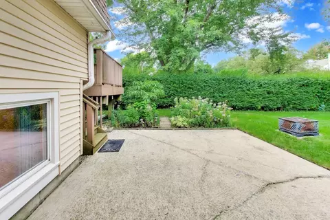 Exterior - 4500 Sundance Ct, Hoffman Estates, IL 60192 photo 8 of 12
